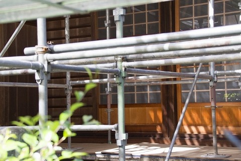 足場工事の根がらみとは？設置基準や設置方法も解説 